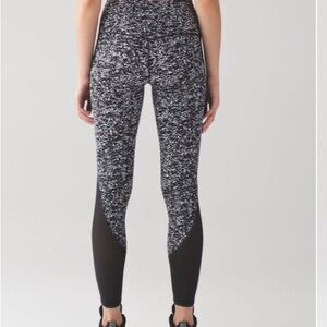 Lululemon Deep Breath Tight
Iced Wave White Black